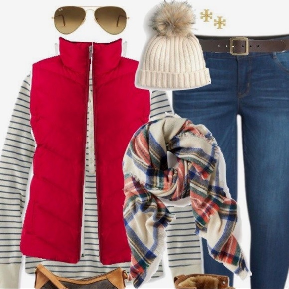 Carolyn Taylor Jackets & Blazers - ❄️Carolyn Taylor Holiday Red Vest